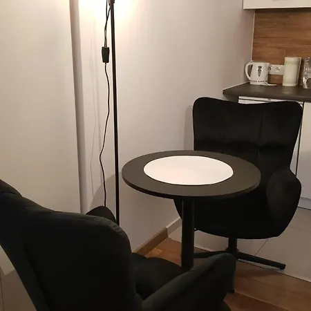 1 Apartment *